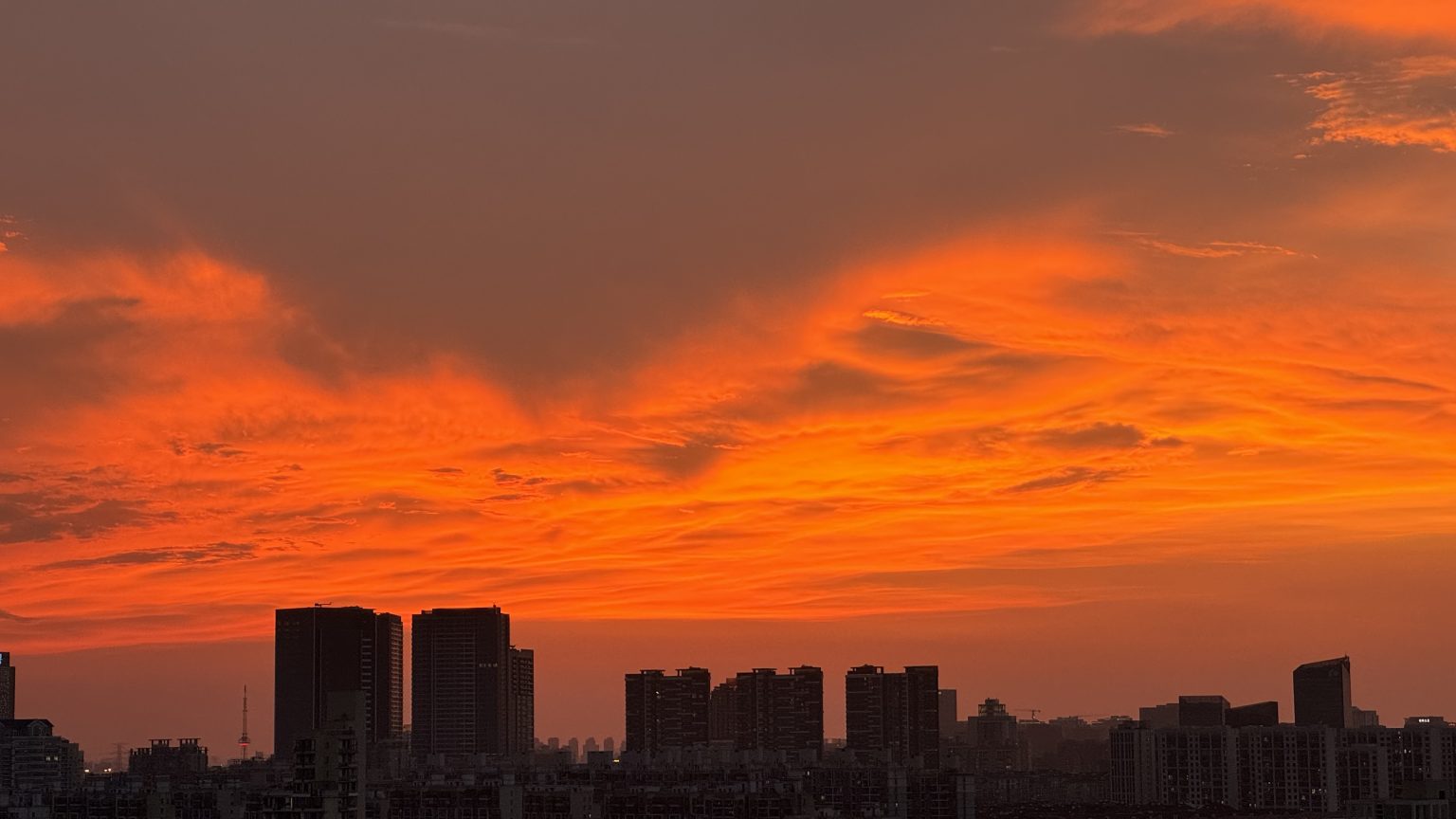 城市暮色晚霞