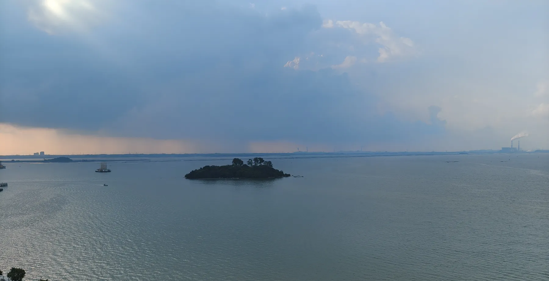 清晨的海边